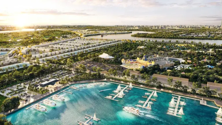 Bến du thuyền Royal Marina nằm cạnh The Harbor Skyline Vũ Yên